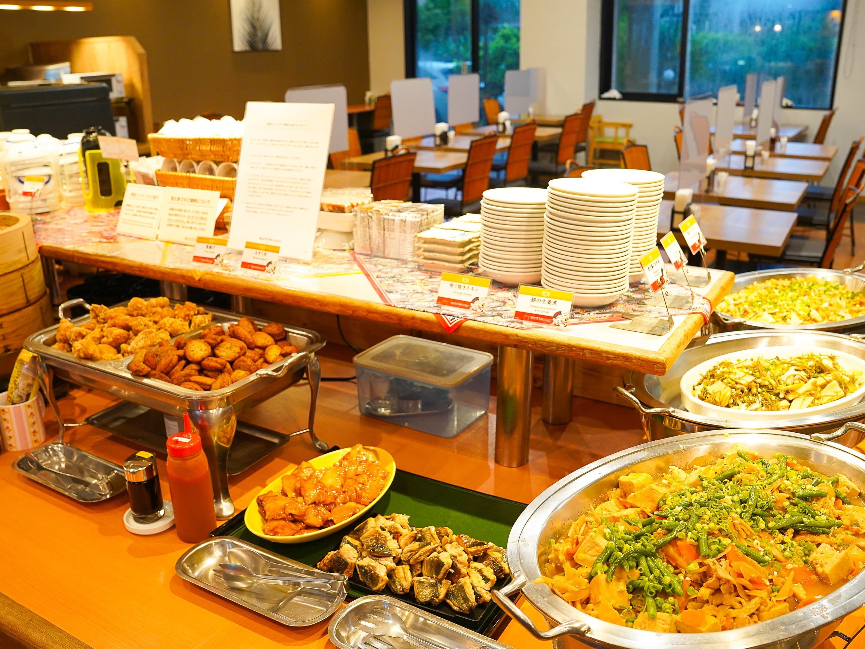 daily buffet breakfast (jpy 1800 per person)