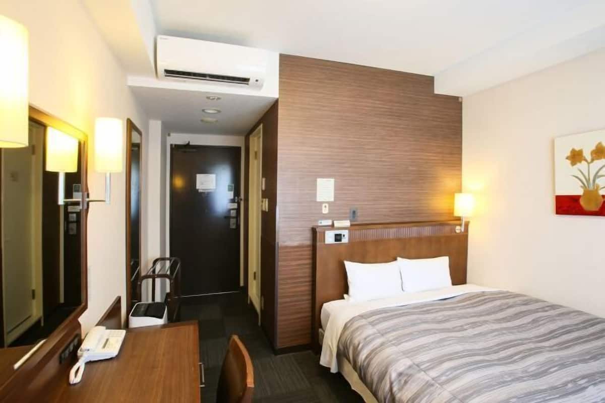 In-room safe, desk, free WiFi, bed sheets