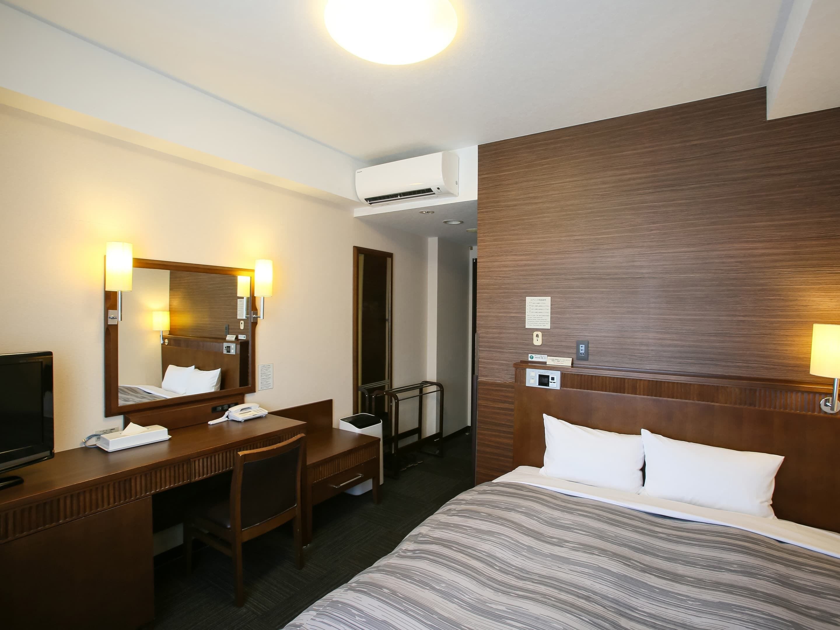 高级双人房, 无烟房 | 客房内保险箱、办公桌、免费 WiFi、床单