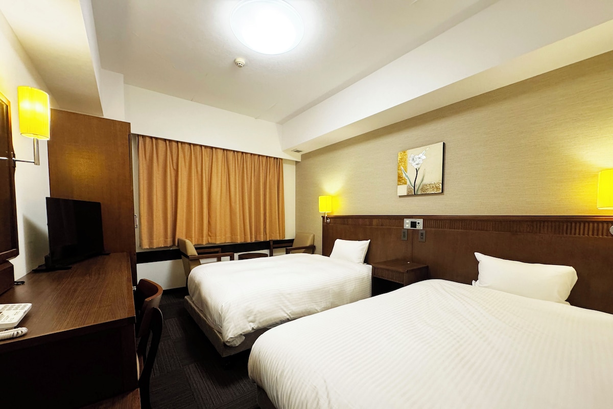 Twin Room, Smoking Heated Tobacco Only | In-room safe, desk, WiFi (free), bed sheets