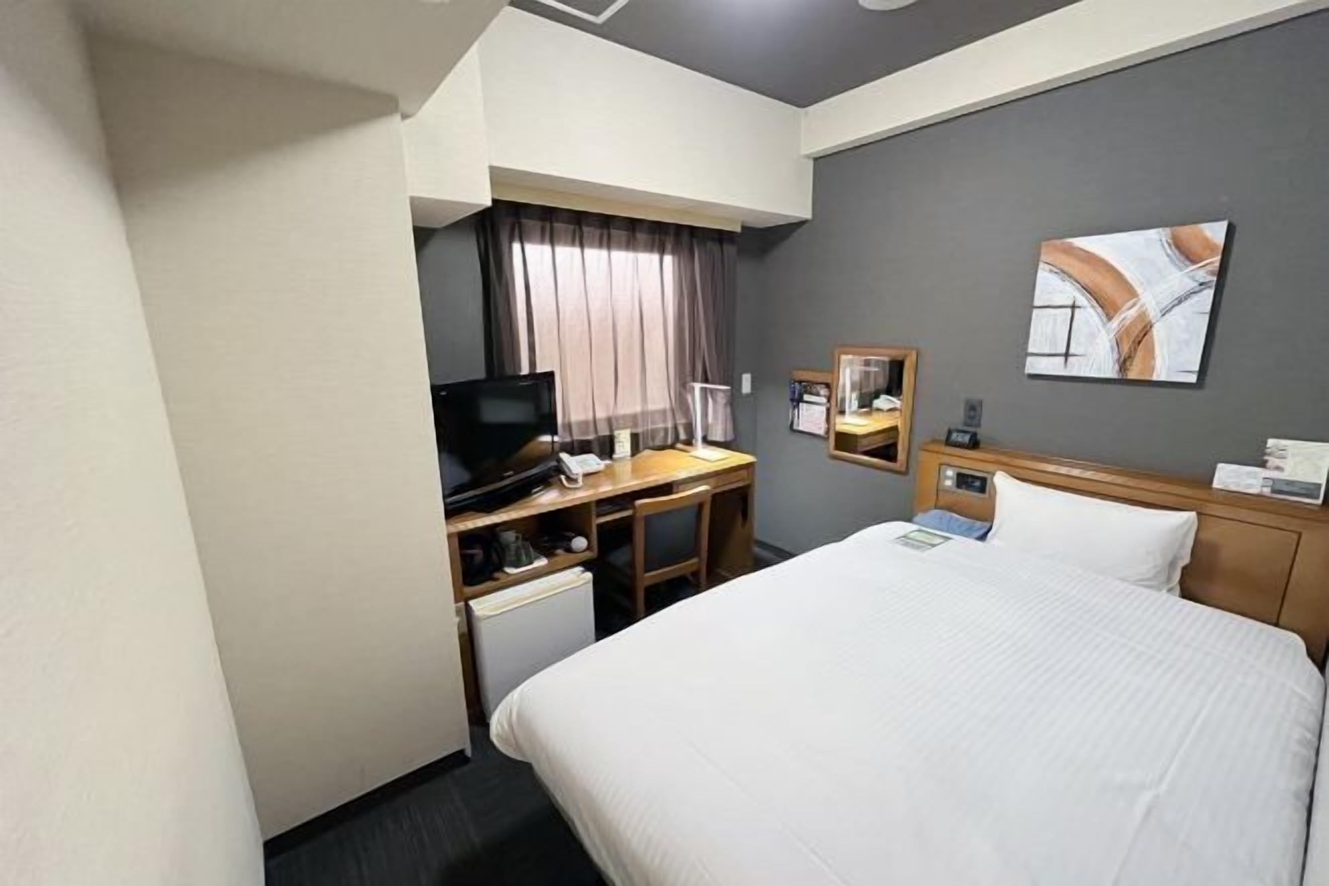 WiFi (無料)、ベッドシーツ