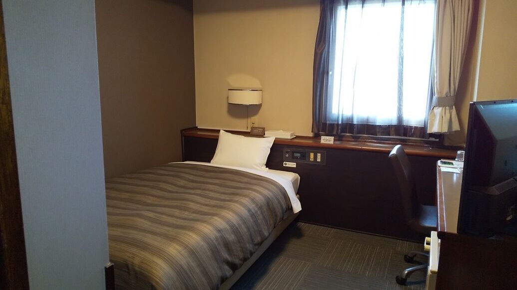 Desk, bed sheets