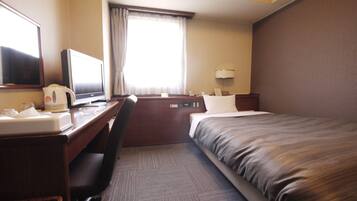 Desk, free wired internet, bed sheets