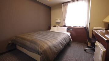 Escritorio, internet por cable gratis y ropa de cama