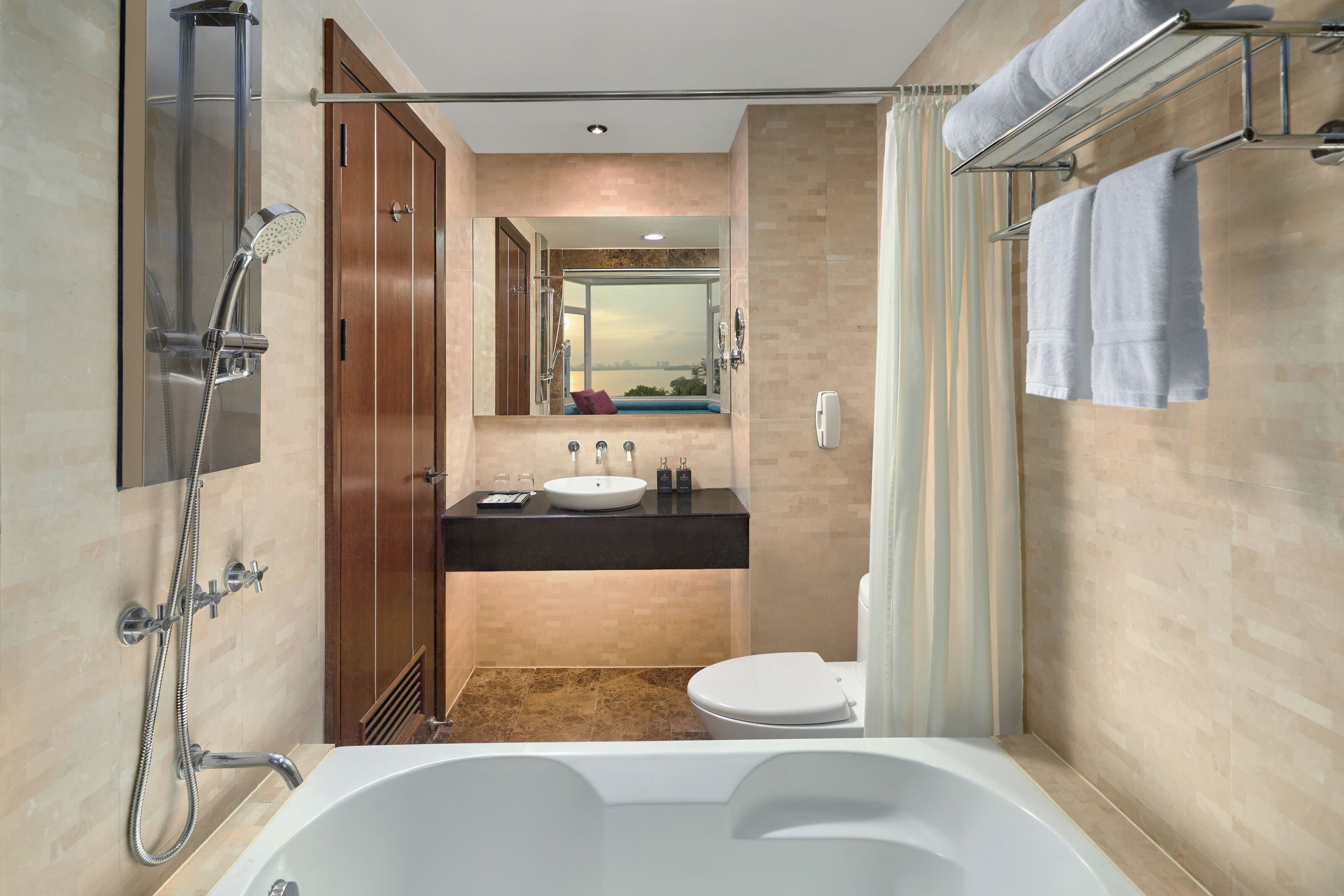 deluxe double room, 1 king bed (partial lake view) | bathroom | shower, free toiletries, hair dryer, bathrobes