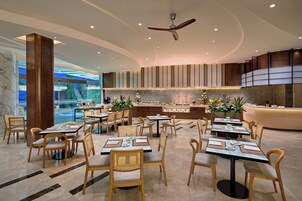 Daily buffet breakfast (VND 300000 per person)
