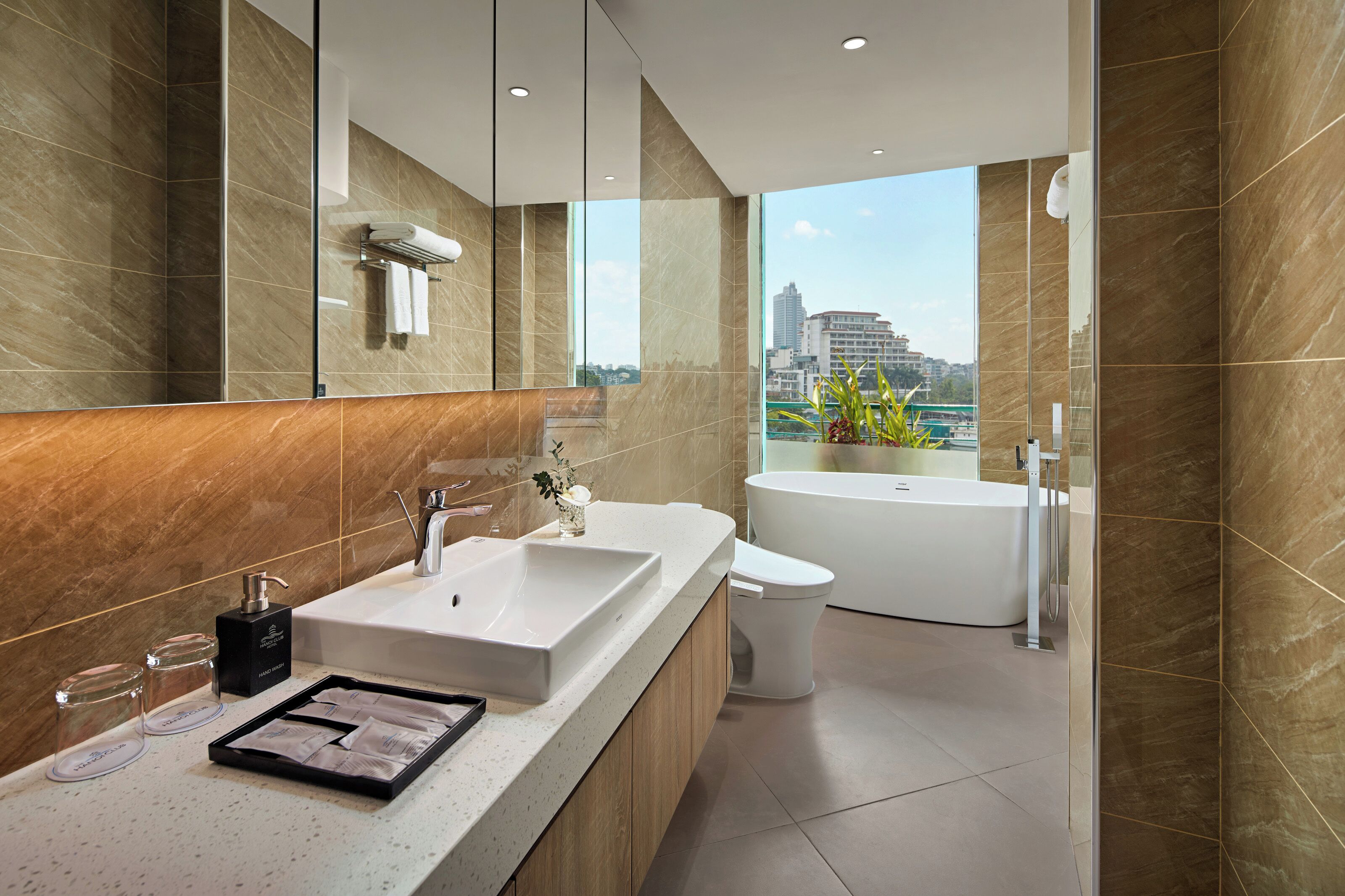 apartment, 2 bedrooms | bathroom | shower, free toiletries, hair dryer, bathrobes