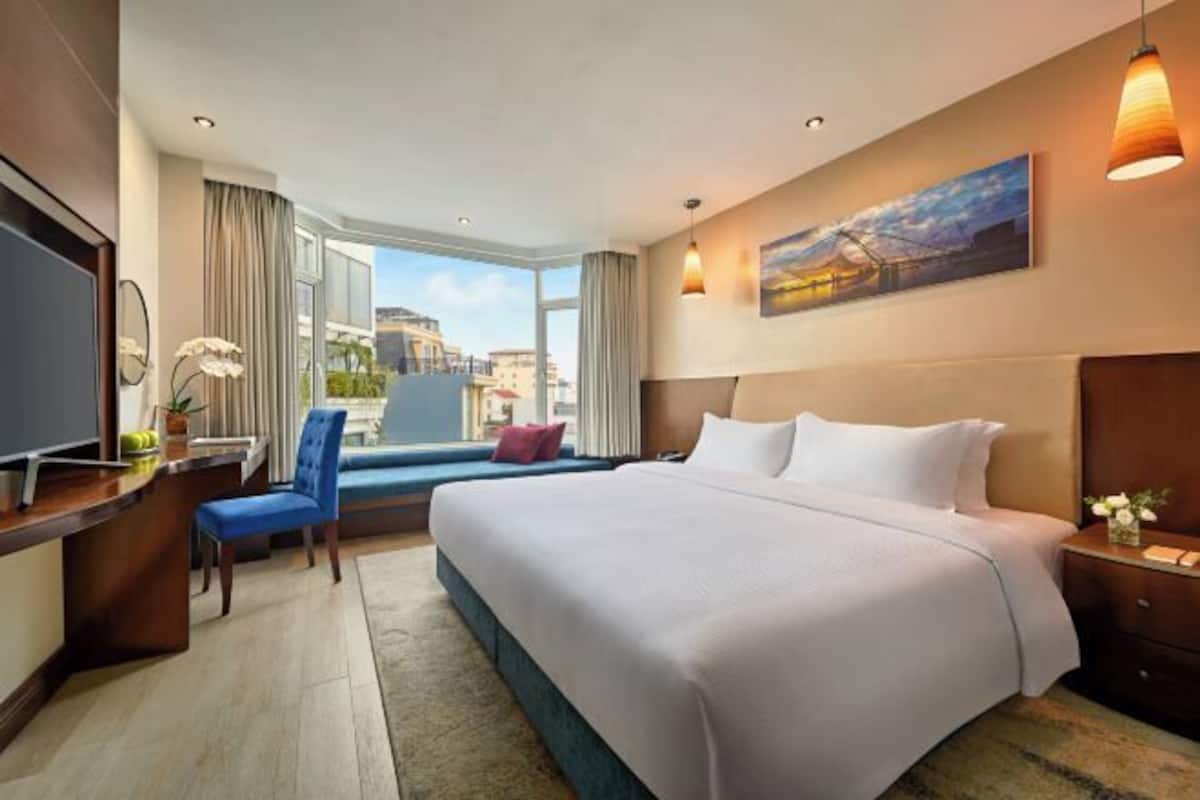 Minibar, in-room safe, desk, blackout curtains