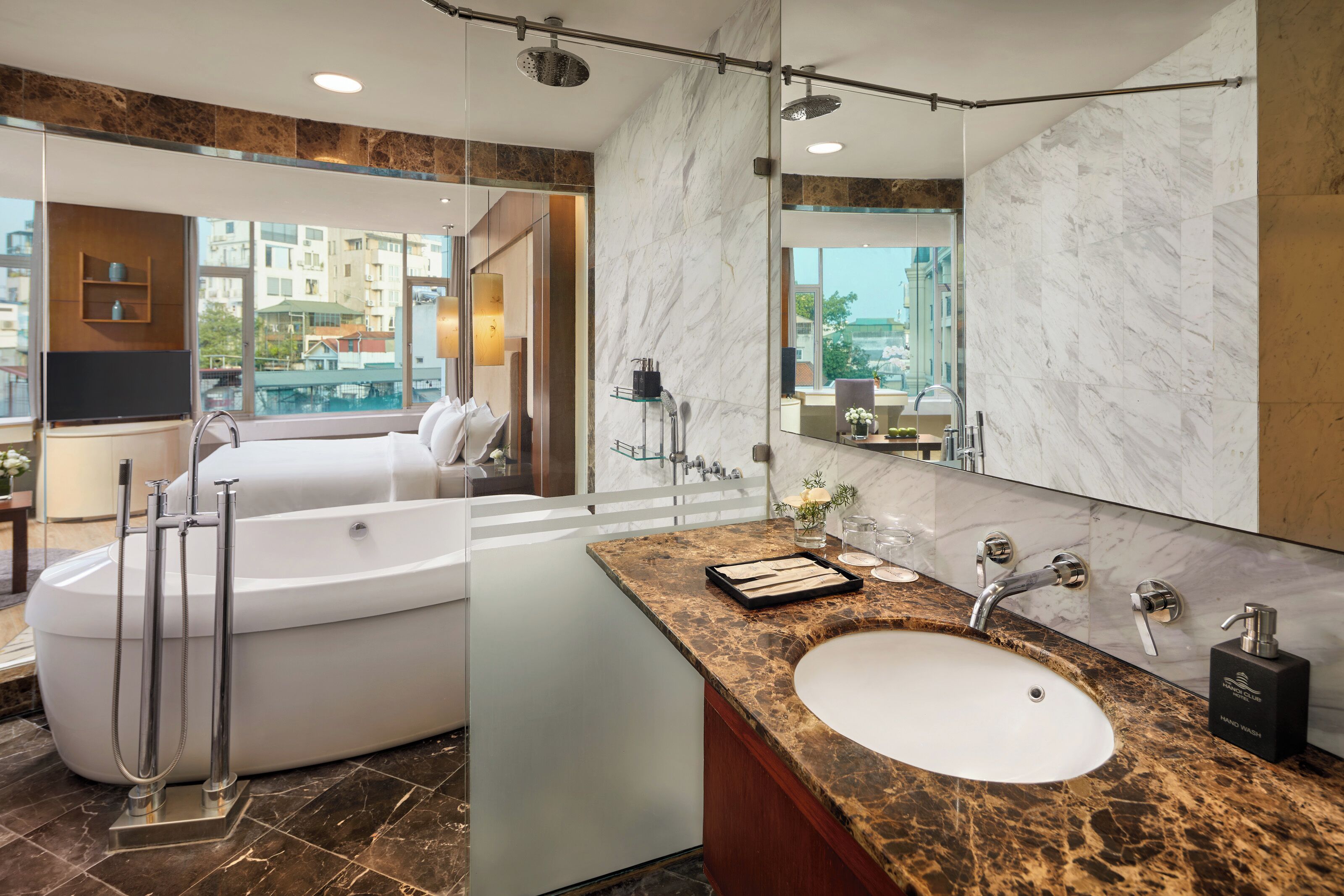 studio, 1 king bed (city view) | bathroom | shower, free toiletries, hair dryer, bathrobes