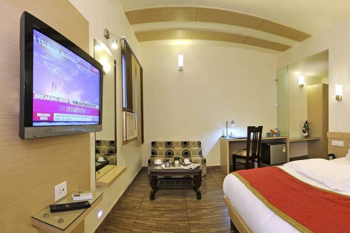 Premium bedding, down duvets, minibar, individually decorated