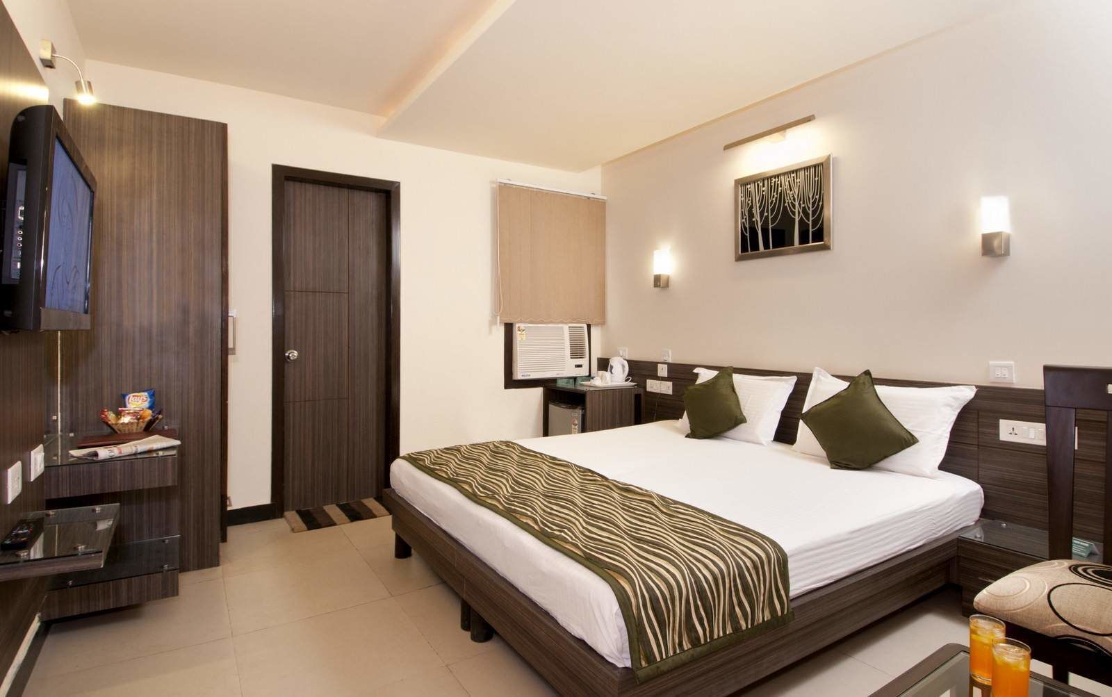 Premium bedding, down duvets, minibar, individually decorated