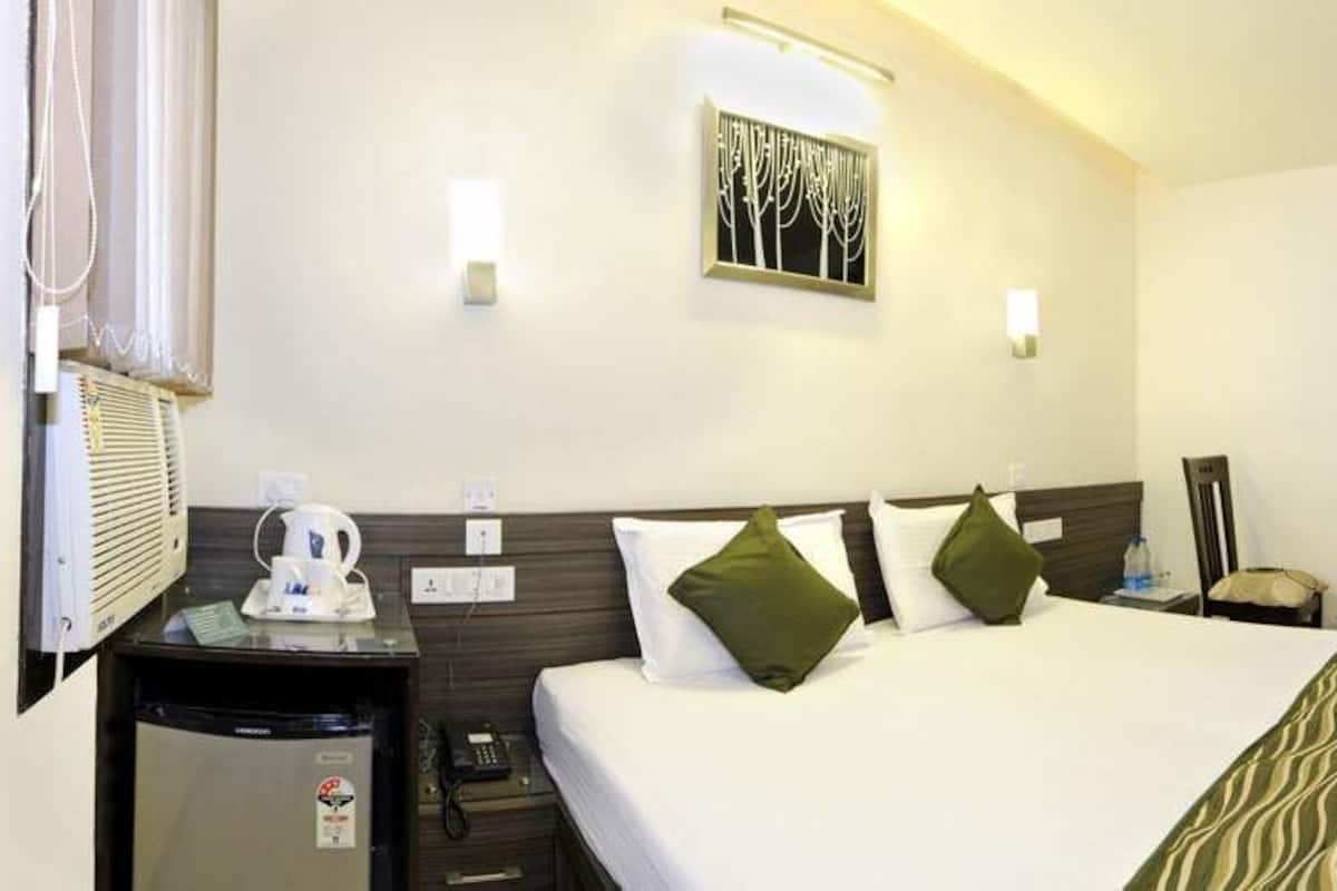 Premium bedding, down duvets, minibar, individually decorated