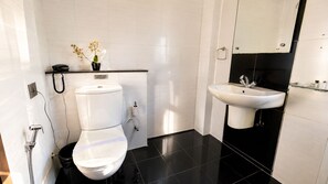 Standard Double Room | Bathroom