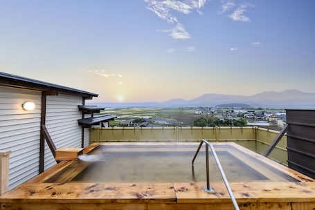 Outdoor spa tub. Aso Plaza Hotel