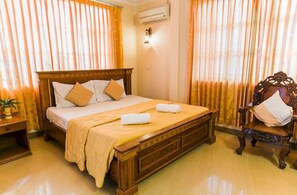 Kamar Double atau Twin Deluks (with A/C) | Brankas dan didekorasi berbeda-beda