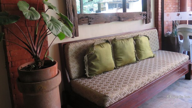 Lobby sitting area - Verbena Hotel (Cebu City)
