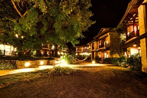 Garden - Temple Tree Resort and Spa, Pokhara (Pokhara)