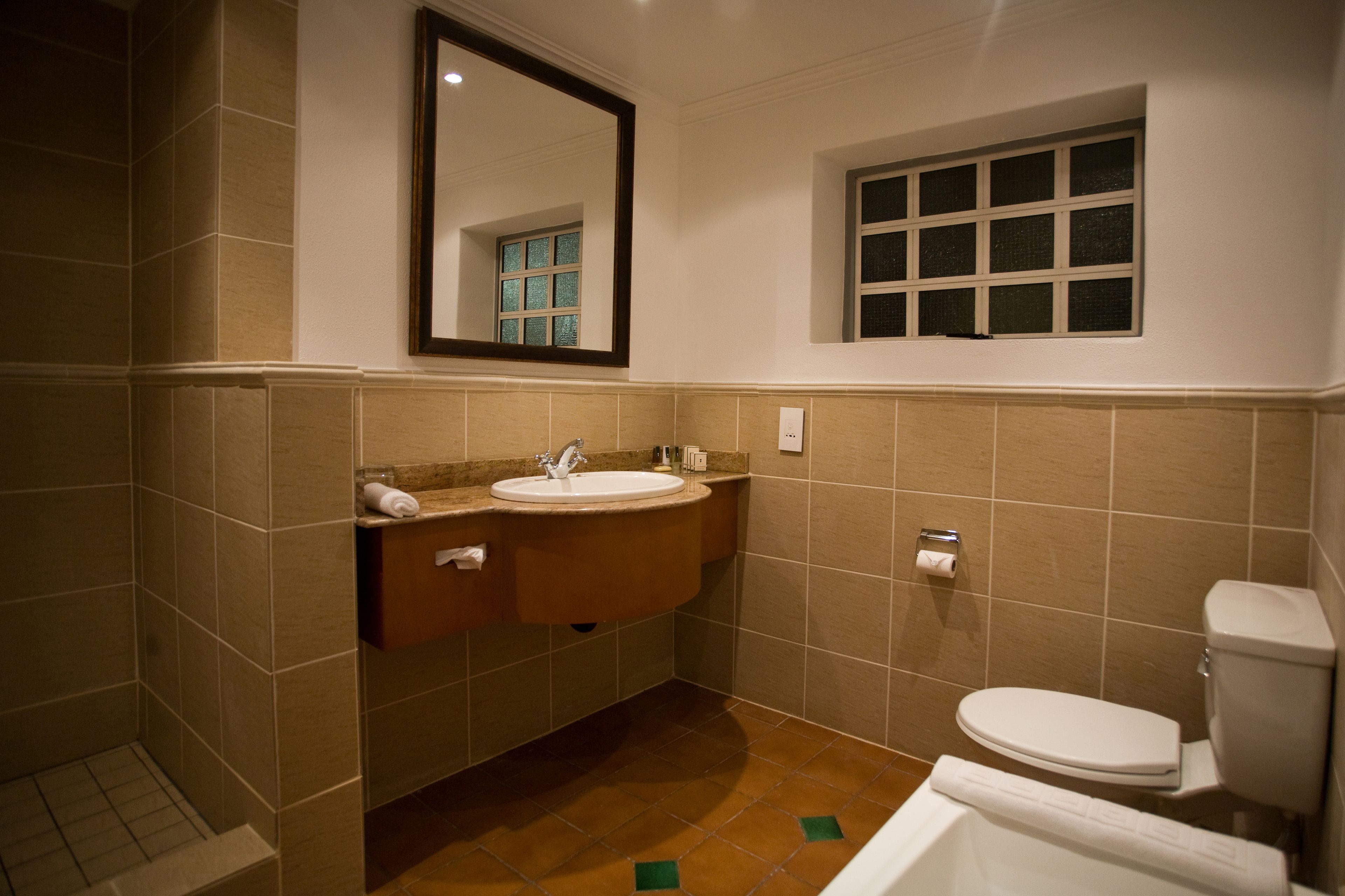 combined shower/bathtub, deep-soaking bathtub, free toiletries