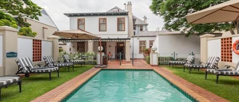 Outdoor pool, pool loungers