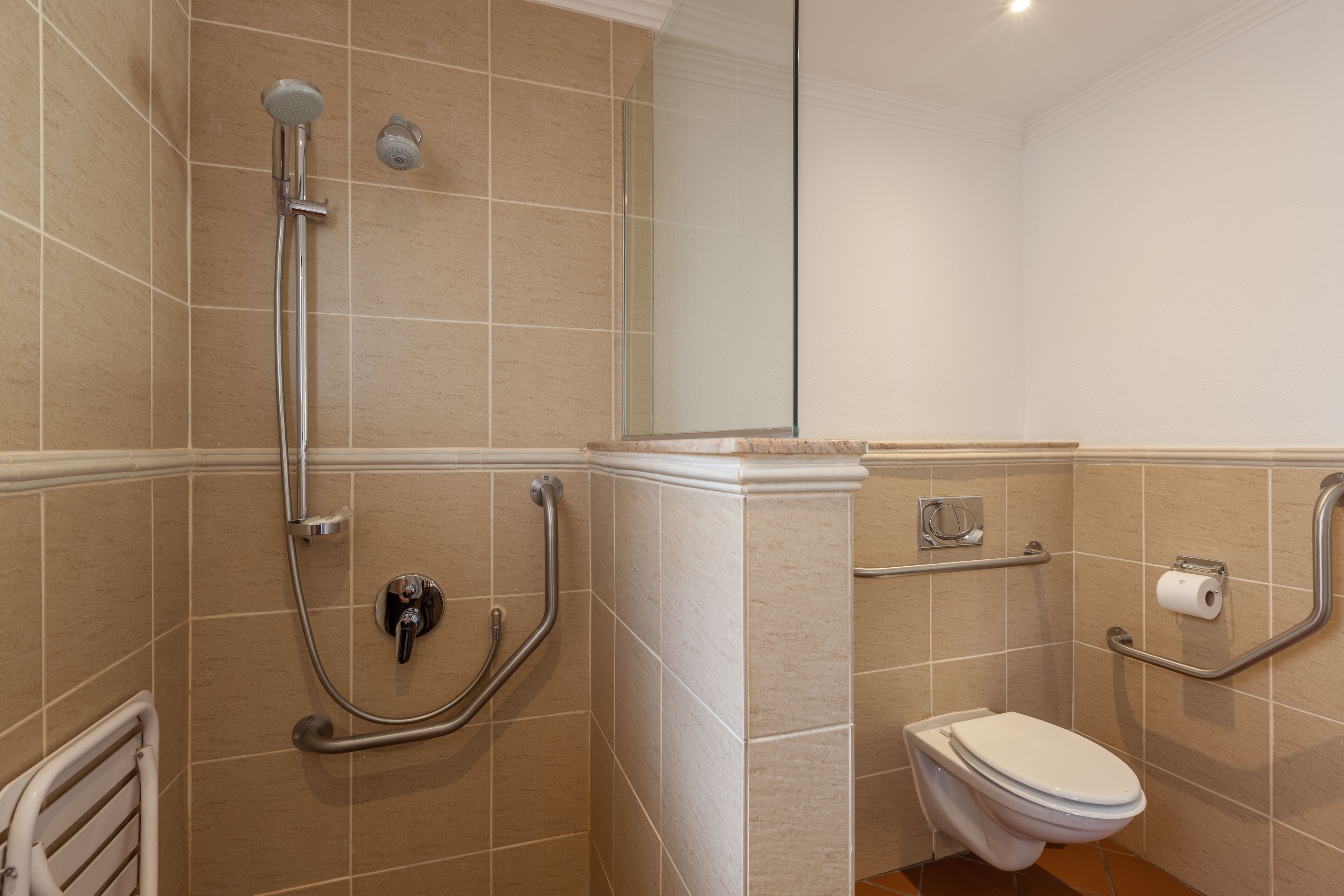 studio, accessible, smoking | bathroom | combined shower/bathtub, deep-soaking bathtub, free toiletries