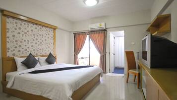 Deluxe Double Room | Minibar, desk, soundproofing, free WiFi