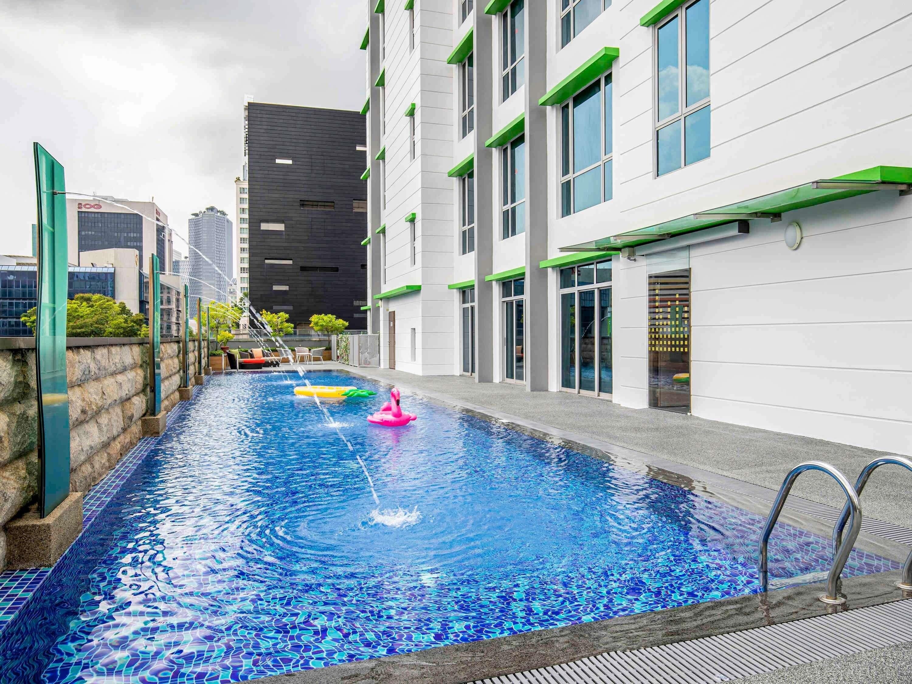 Kolam renang outdoor