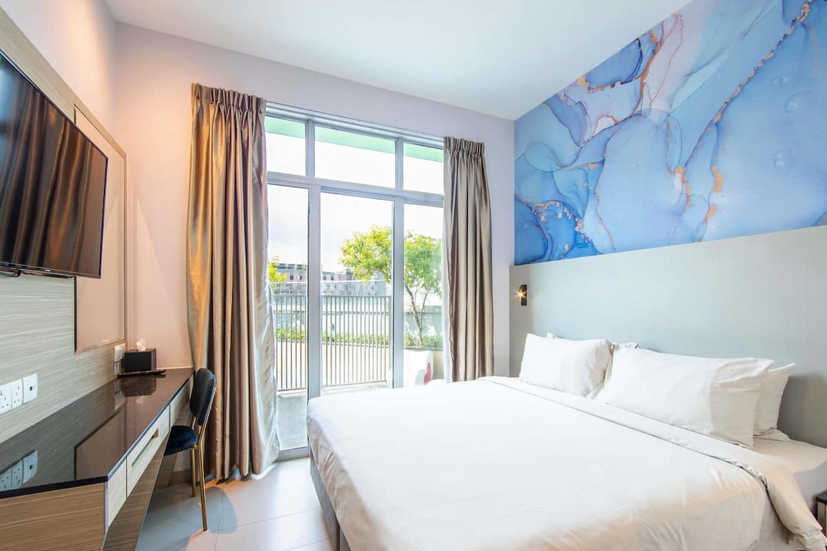 In-room safe, individually furnished, desk, free WiFi