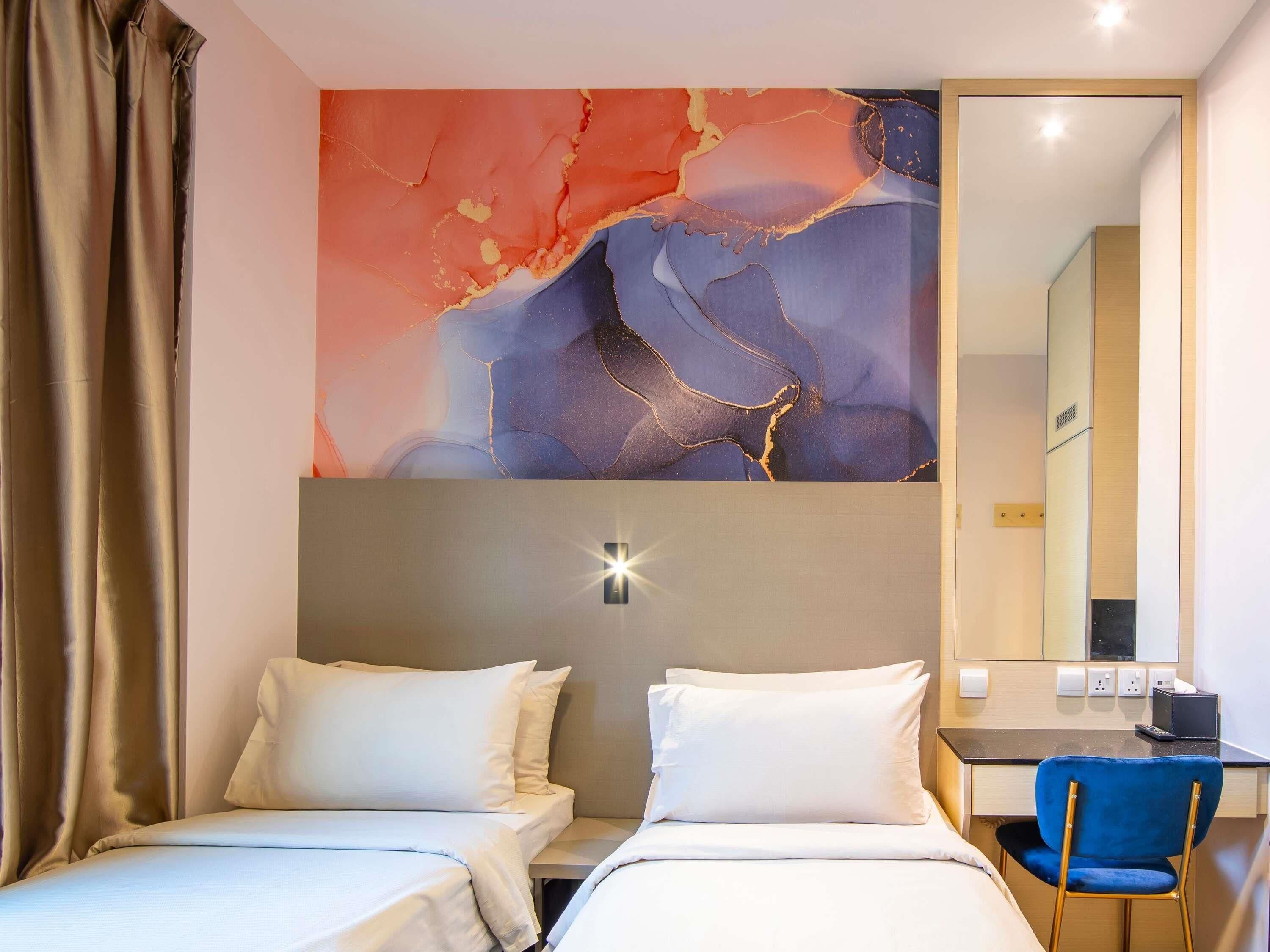 スタンダード ルーム シングルベッド 2 台 | セーフティボックス (室内)、客室ごとに異なるインテリア、デスク、WiFi (無料)