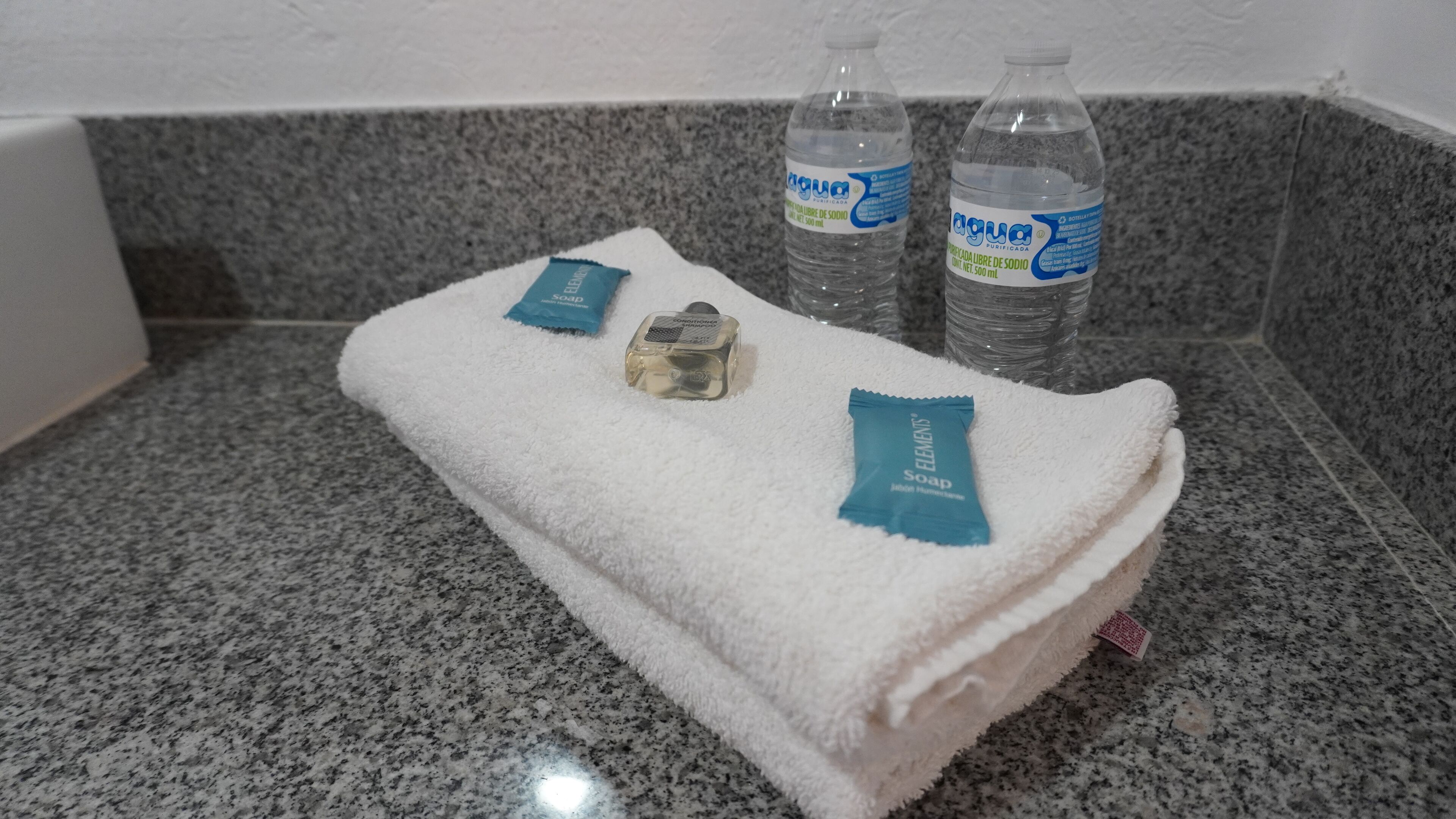 Kamar Standar, 2 Tempat Tidur Double | Kamar mandi | Shower, perlengkapan mandi gratis,  dan handuk