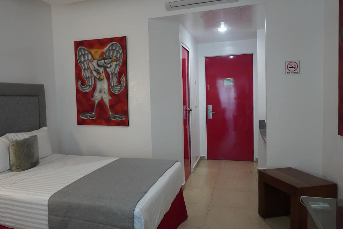 Quarto standard, 2 camas de casal | Escrivaninha, Wi-Fi de cortesia, roupa de cama