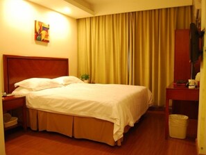 Standard Room, 1 King Bed | In-room safe, free wired Internet