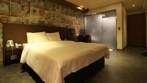 Deluxe Double Room | Frette Italian sheets, down duvets, minibar, free WiFi - VIV Classic Hotel (Seoul)