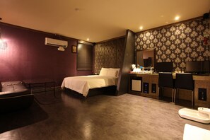 Deluxe Twin Room | Frette Italian sheets, down comforters, minibar, free WiFi - VIV Classic Hotel (Seoul)