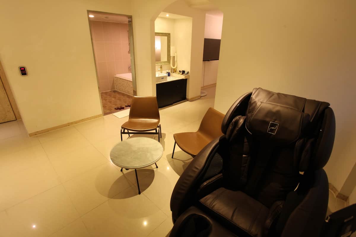 Family Suite | Frette Italian sheets, down comforters, minibar, WiFi (free)