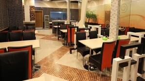 Breakfast, lunch and dinner served - Greentree Inn Weihai Shichang (Weihai)