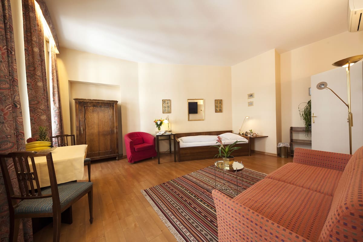 Superior Studio, Kitchen | Premium bedding, in-room safe, individually decorated