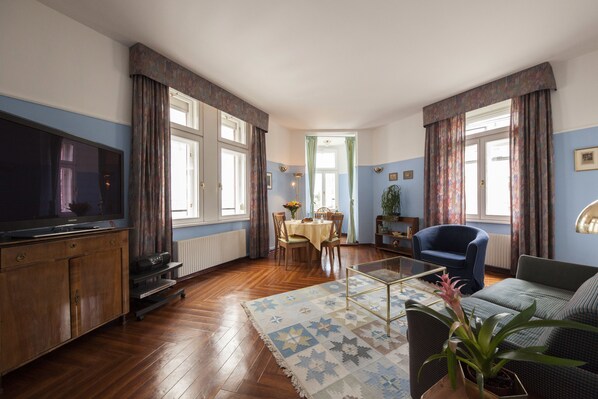 Apartment, 1 Bedroom, Kitchen | Living area