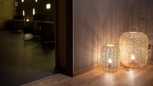 Behandelingskamers voor koppels, een sauna, een stoombad