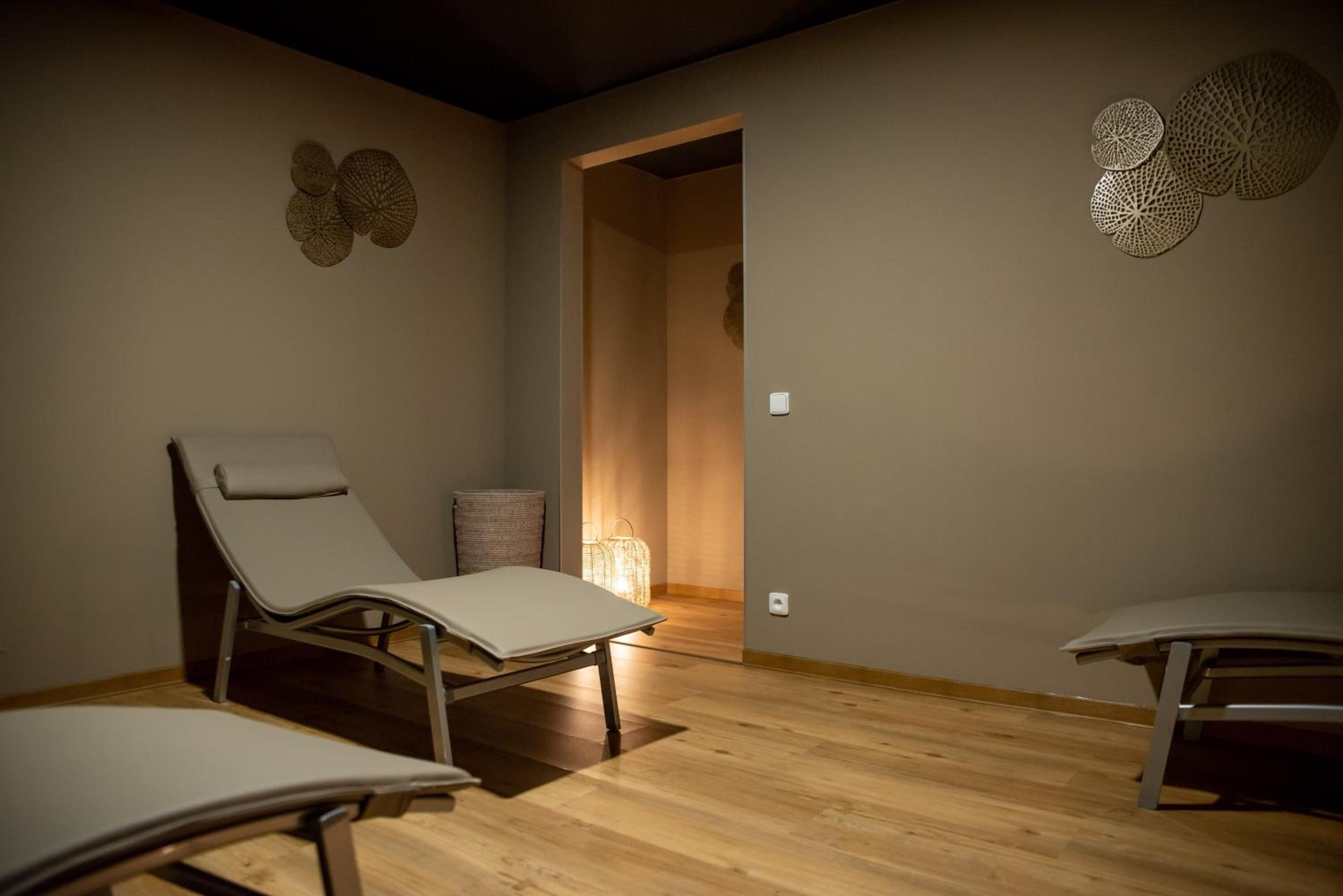 couples treatment room(s), sauna, steam room, body treatments