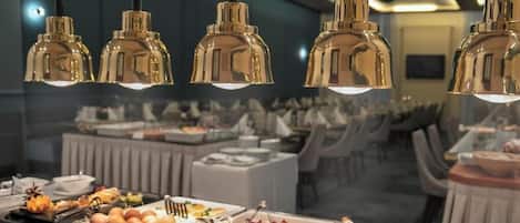 2 restauranter, frokost serveres