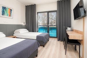 Tabla de planchar con plancha, wifi gratis y ropa de cama 