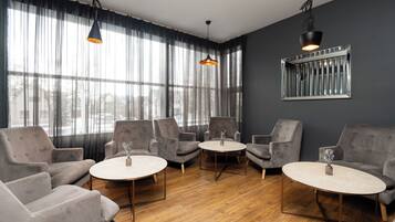 Coin salon dans le hall