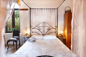 Pillow-top beds, in-room safe, individually decorated - Archontiko Evgenia (Chania)