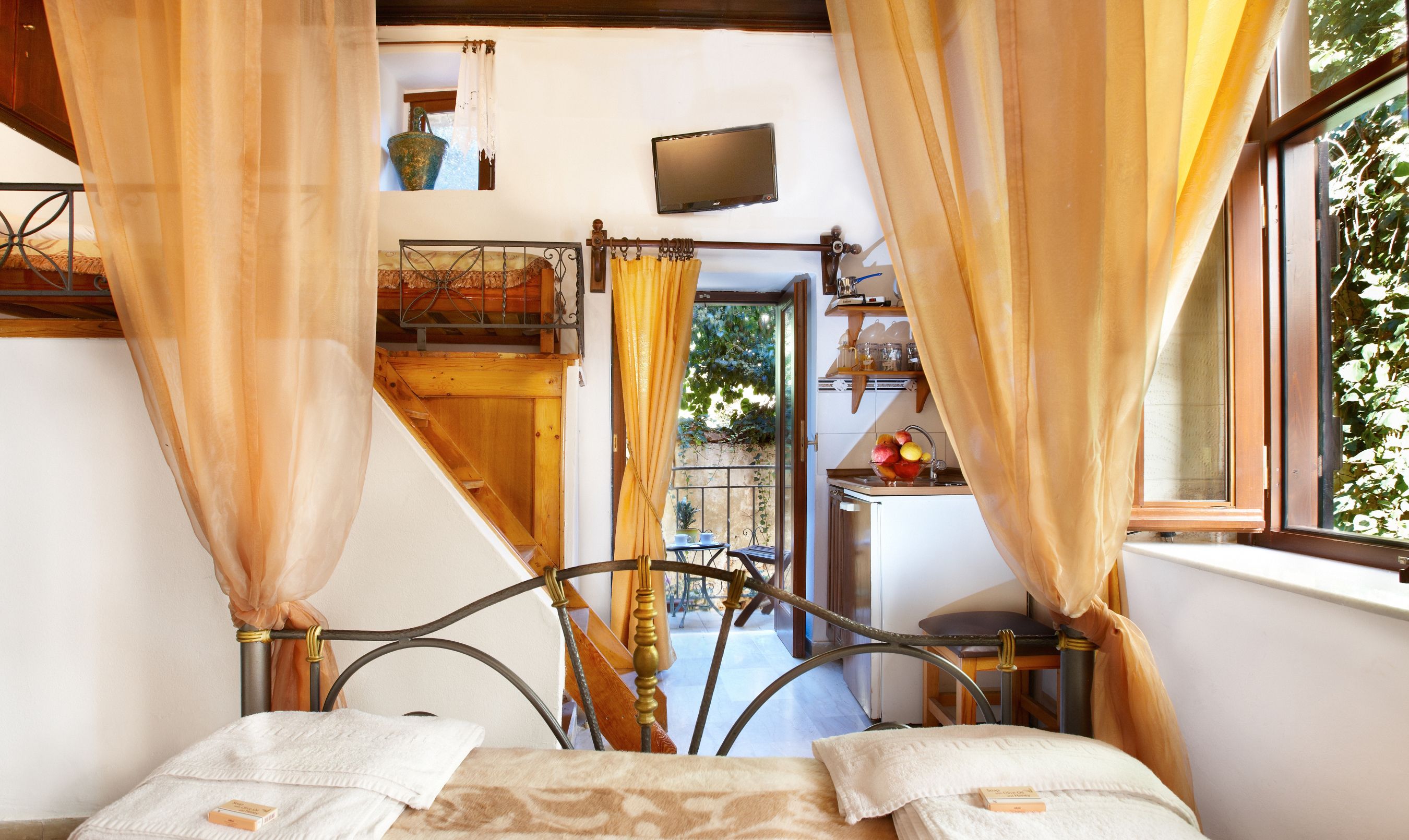 standard room, balcony | pillow-top beds, in-room safe, individually decorated