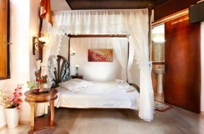 Pillow-top beds, in-room safe, individually decorated - Archontiko Evgenia (Chania)
