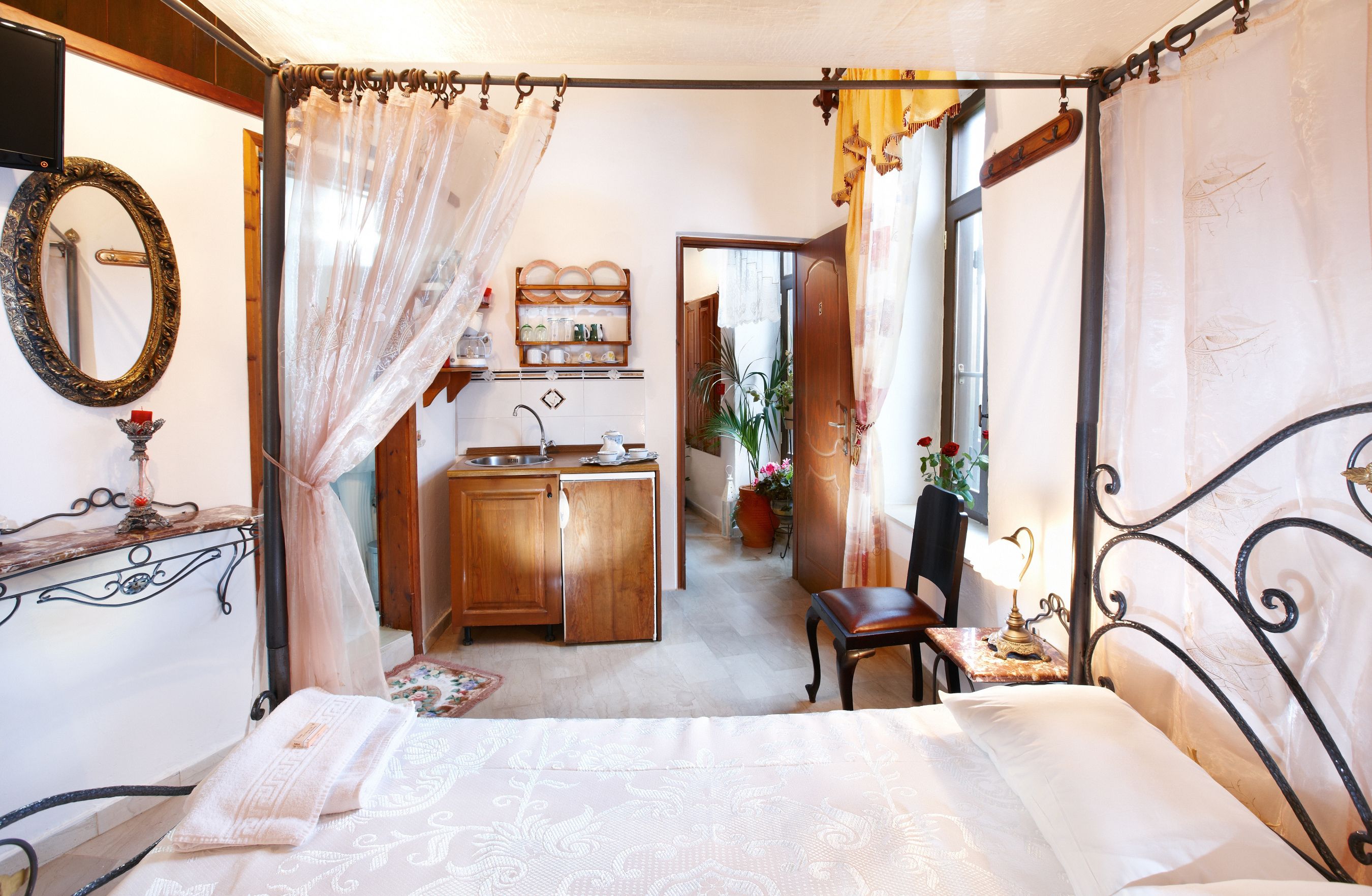 suite, jetted tub, garden view | pillow-top beds, in-room safe, individually decorated