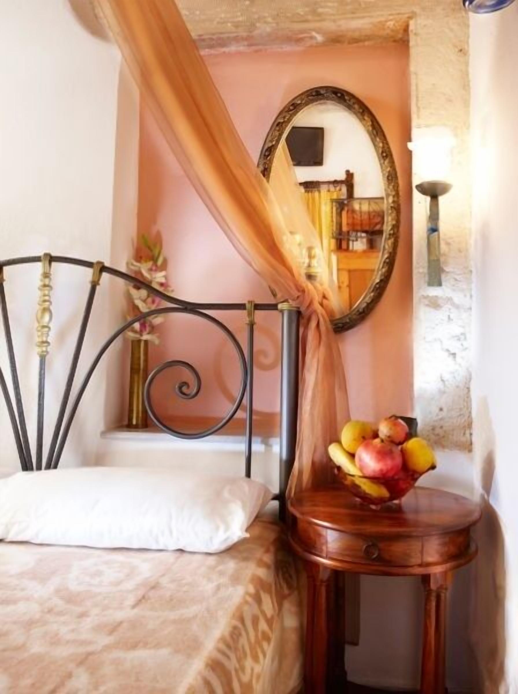 standard room, balcony | pillow-top beds, in-room safe, individually decorated