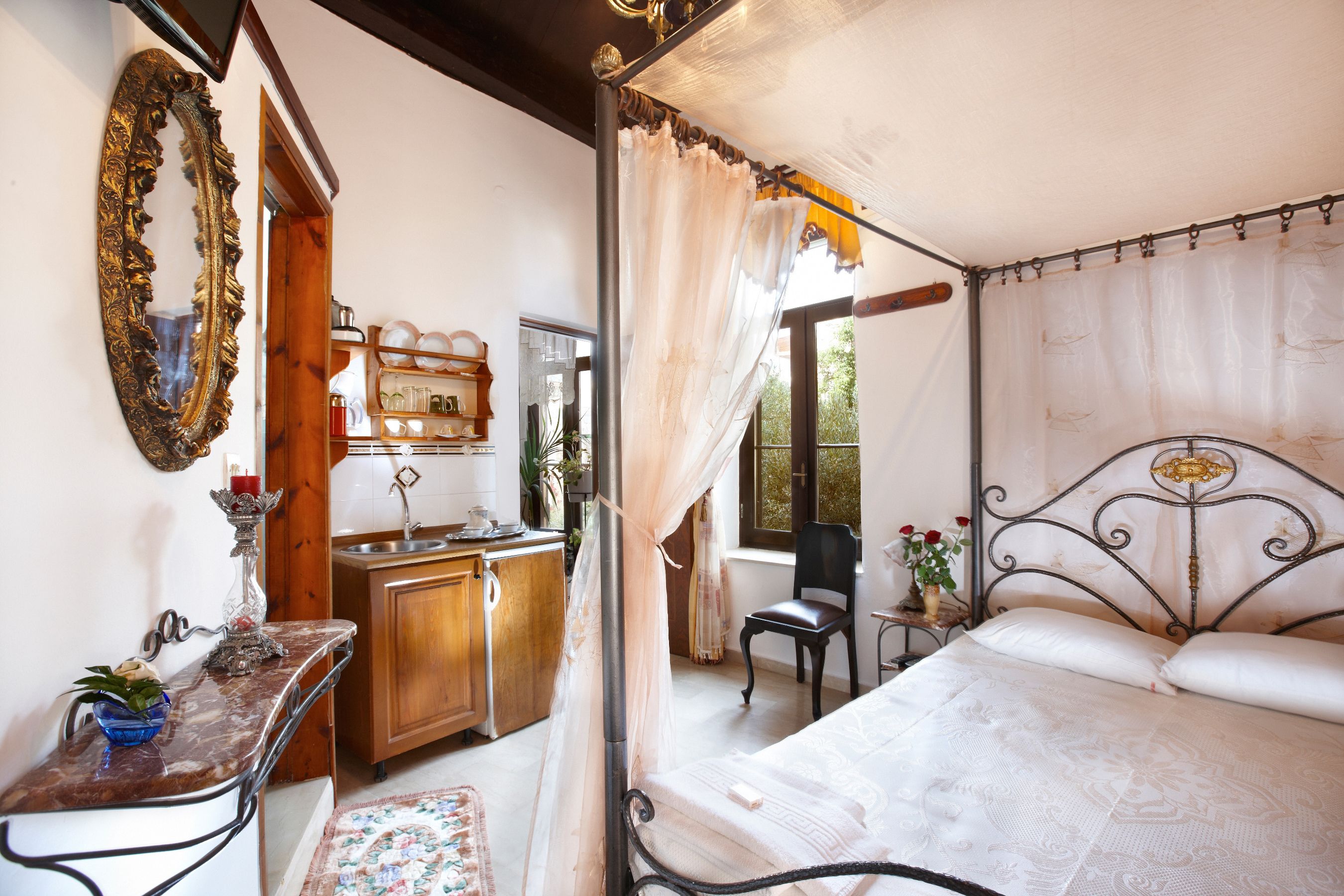 suite, jetted tub, garden view | pillow-top beds, in-room safe, individually decorated