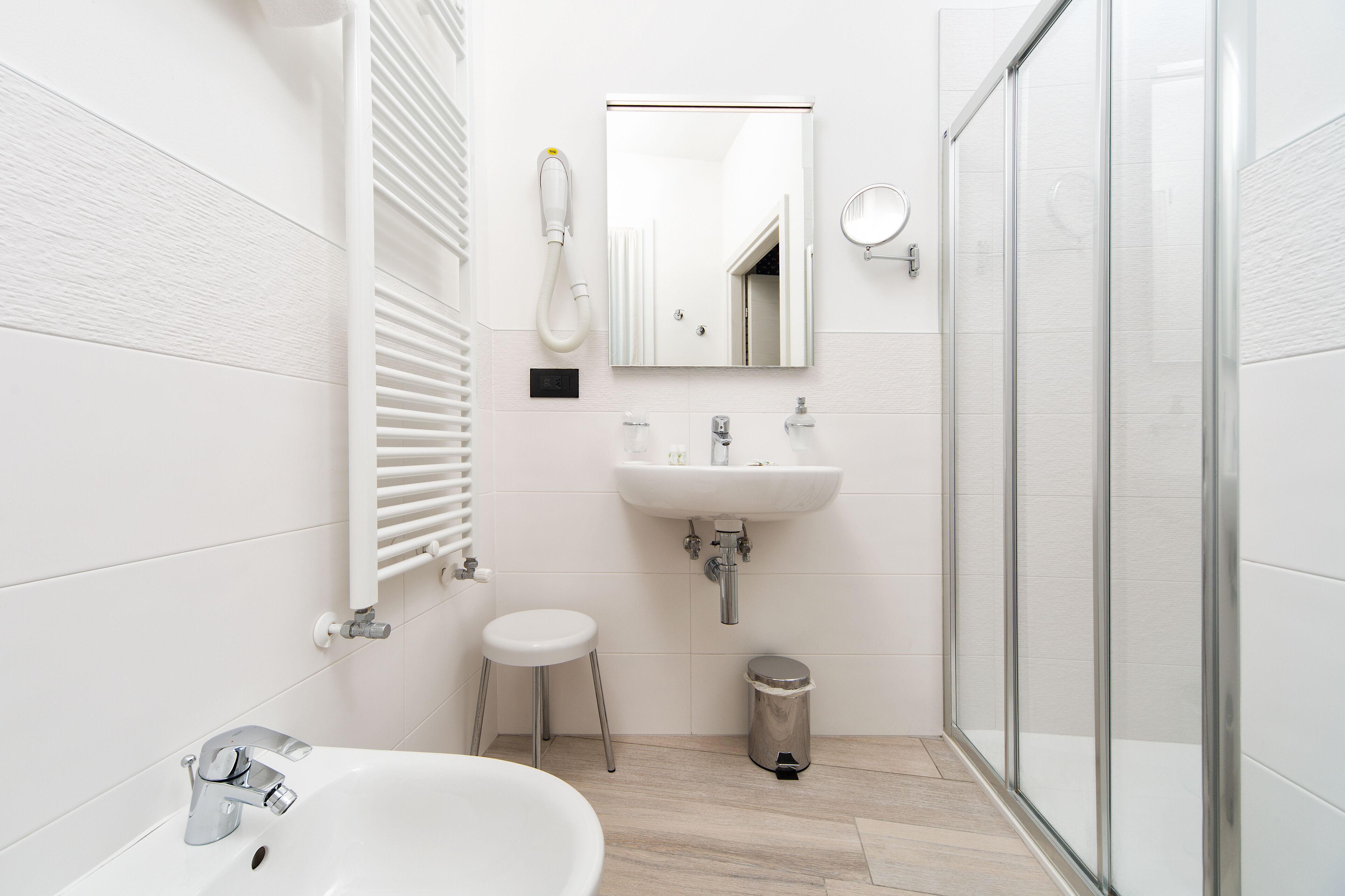 shower, free toiletries, hair dryer, bidet