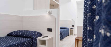 Chambre avec lits jumeaux | Minibar, coffres-forts dans les chambres, bureau, chambres insonorisées